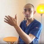 整体師が教える簡単ストレッチ。座ったままできる!肩こりストレッチその2